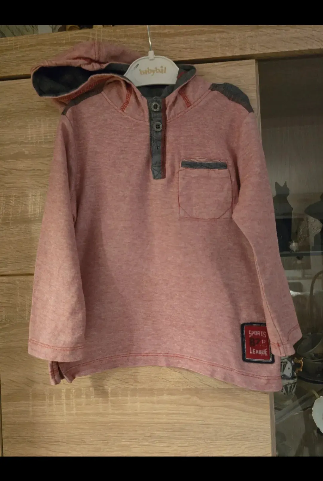 Cooles Jungen Langarm Shirt Größe 98. Mit kaputze.Kaum getragen.