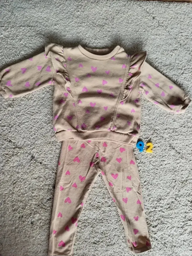 Set Langarmshirt Sweatshirt mit Leggings pinke Herzen Rüschen Größe 92