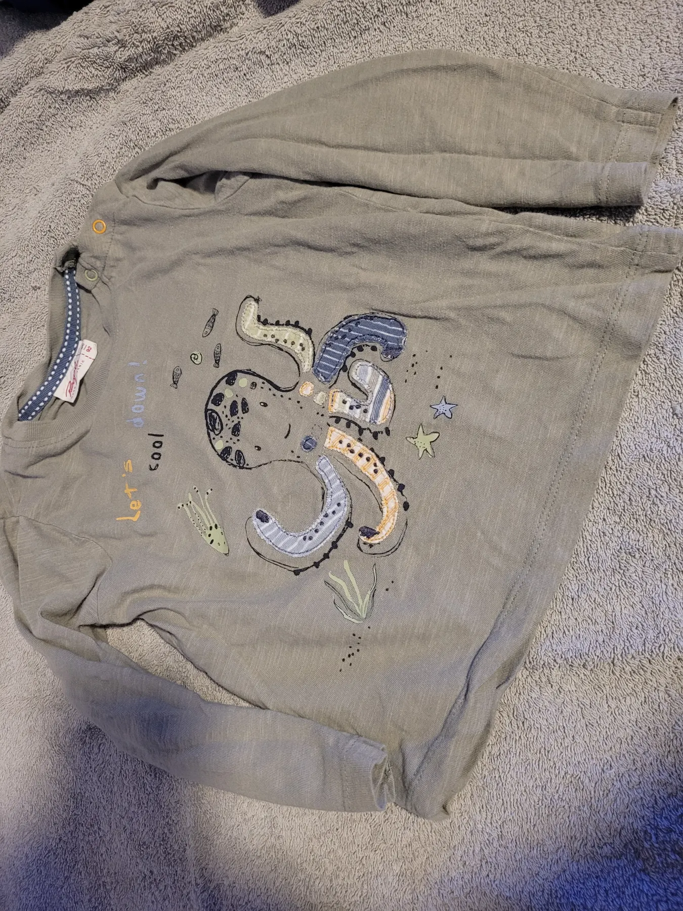 People wear organic pullover