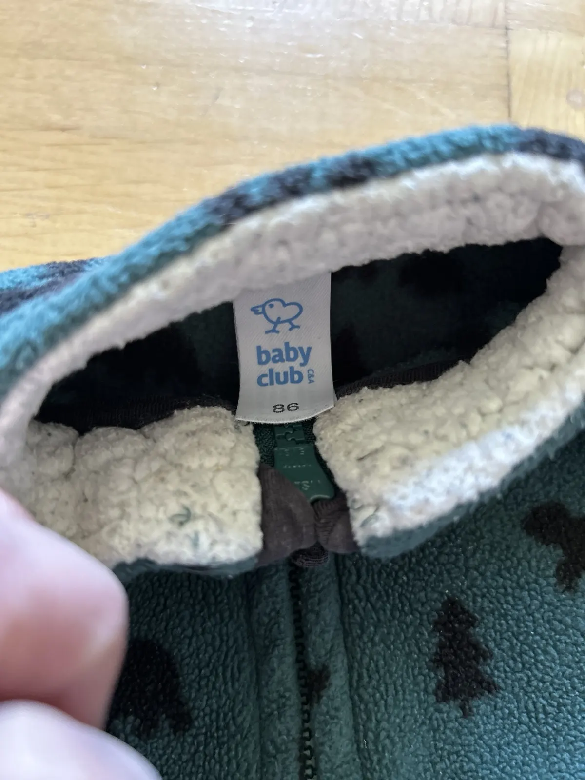 Fleecejacke waldgrün mit Bäumen und Bären 86