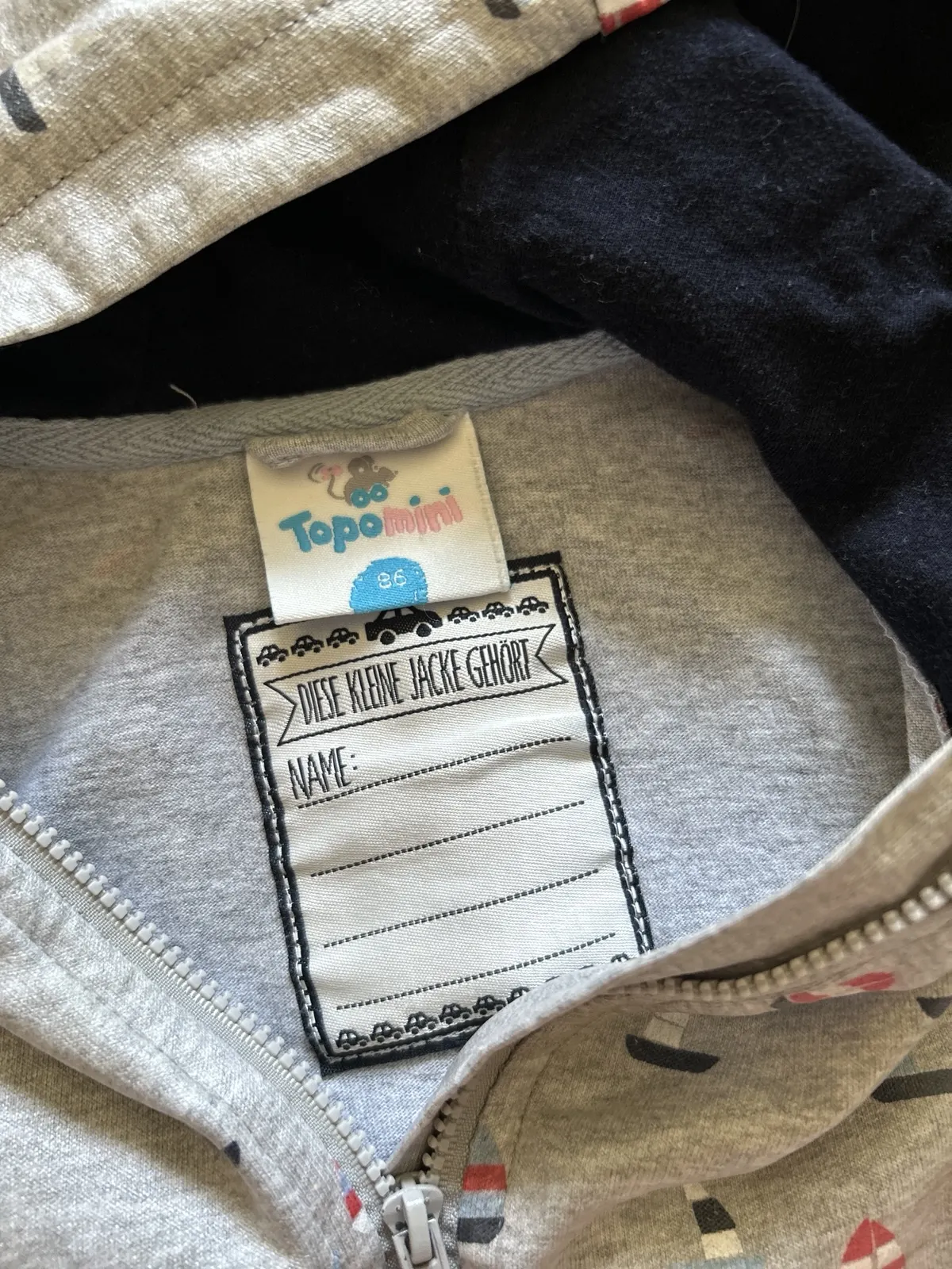 Regenjacke Topomini 86 grau mit Segelbooten
