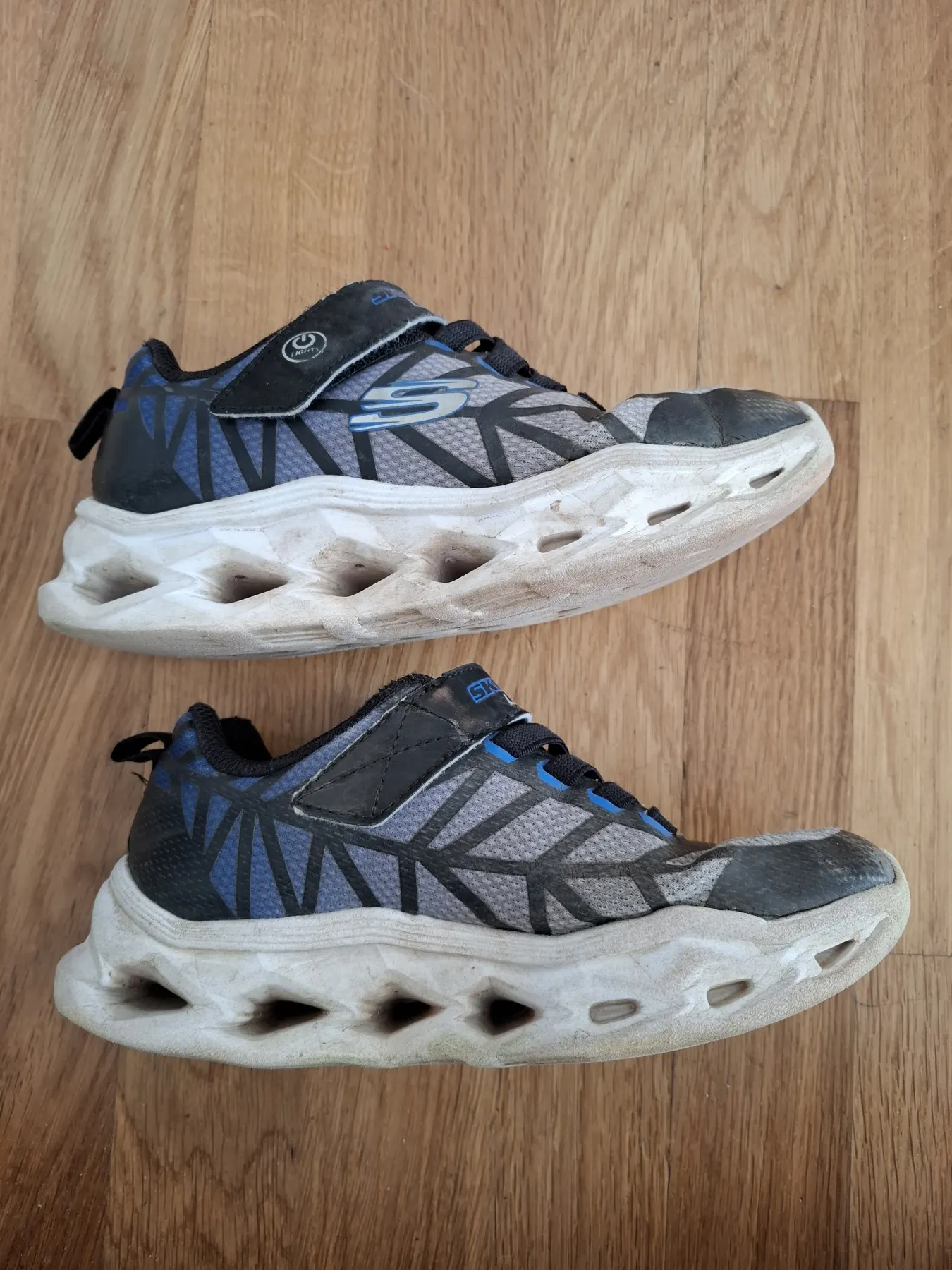 Sketchers, Gr. 31 Klettverschluss blau schwarz Blinkeschuhe Blinklichter
