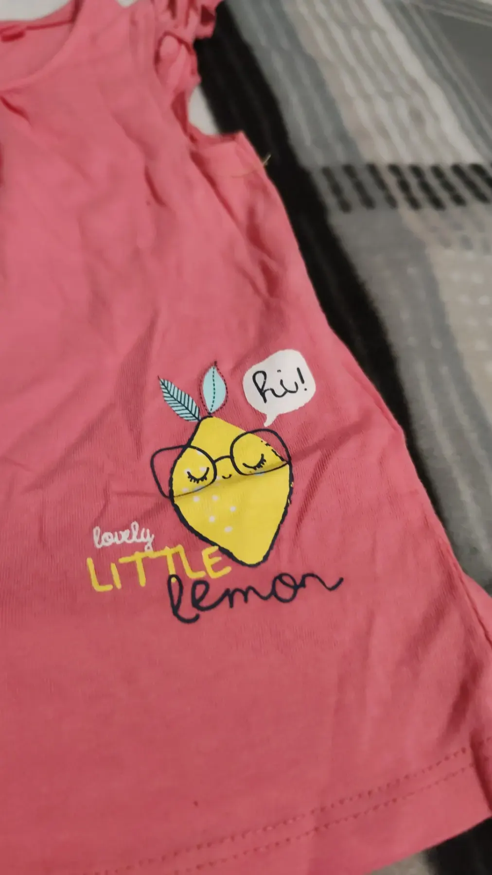 sommerliches T-Shirt zu verkaufen