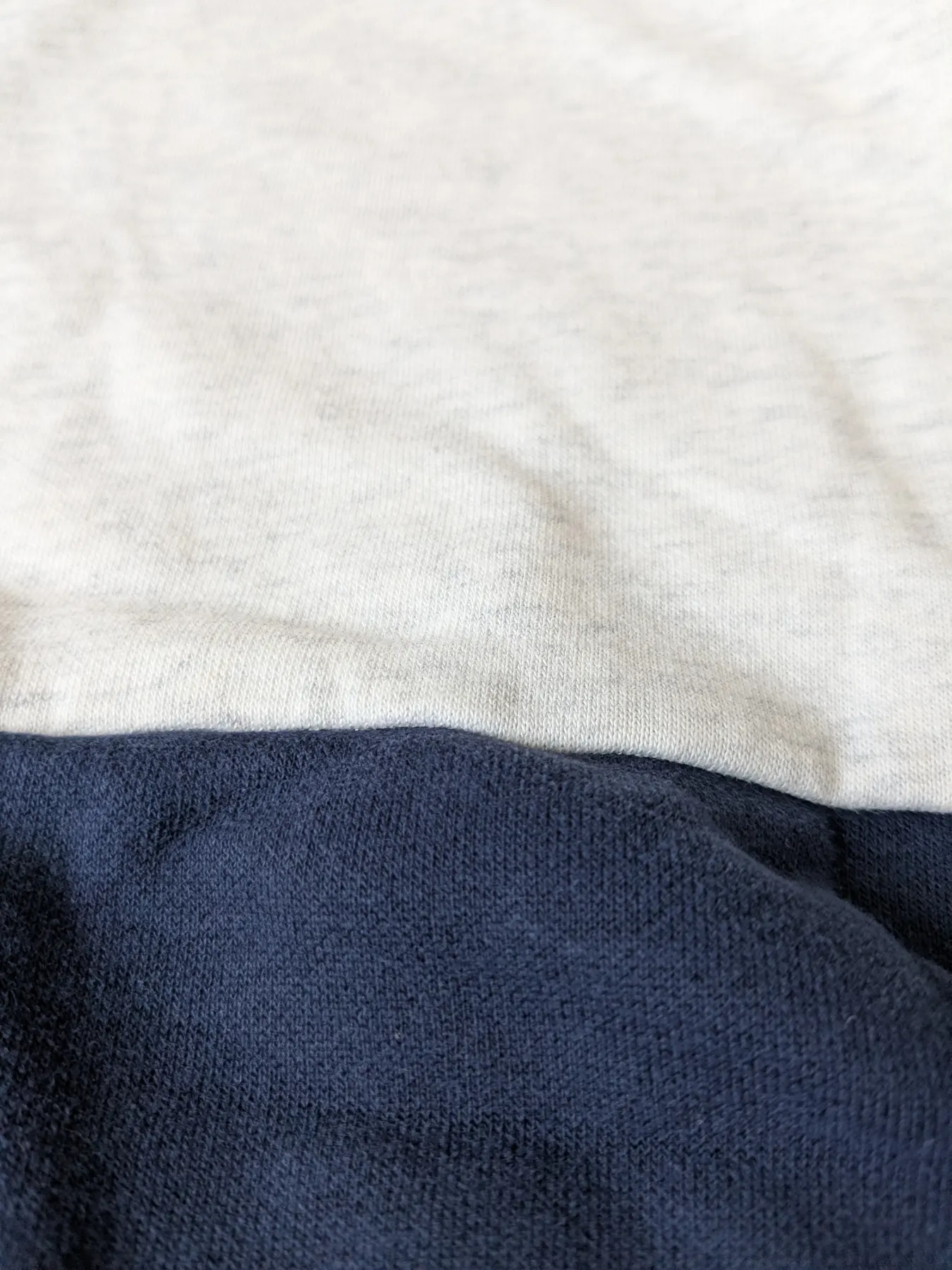 Schöner Kapuzenpullover von topolino