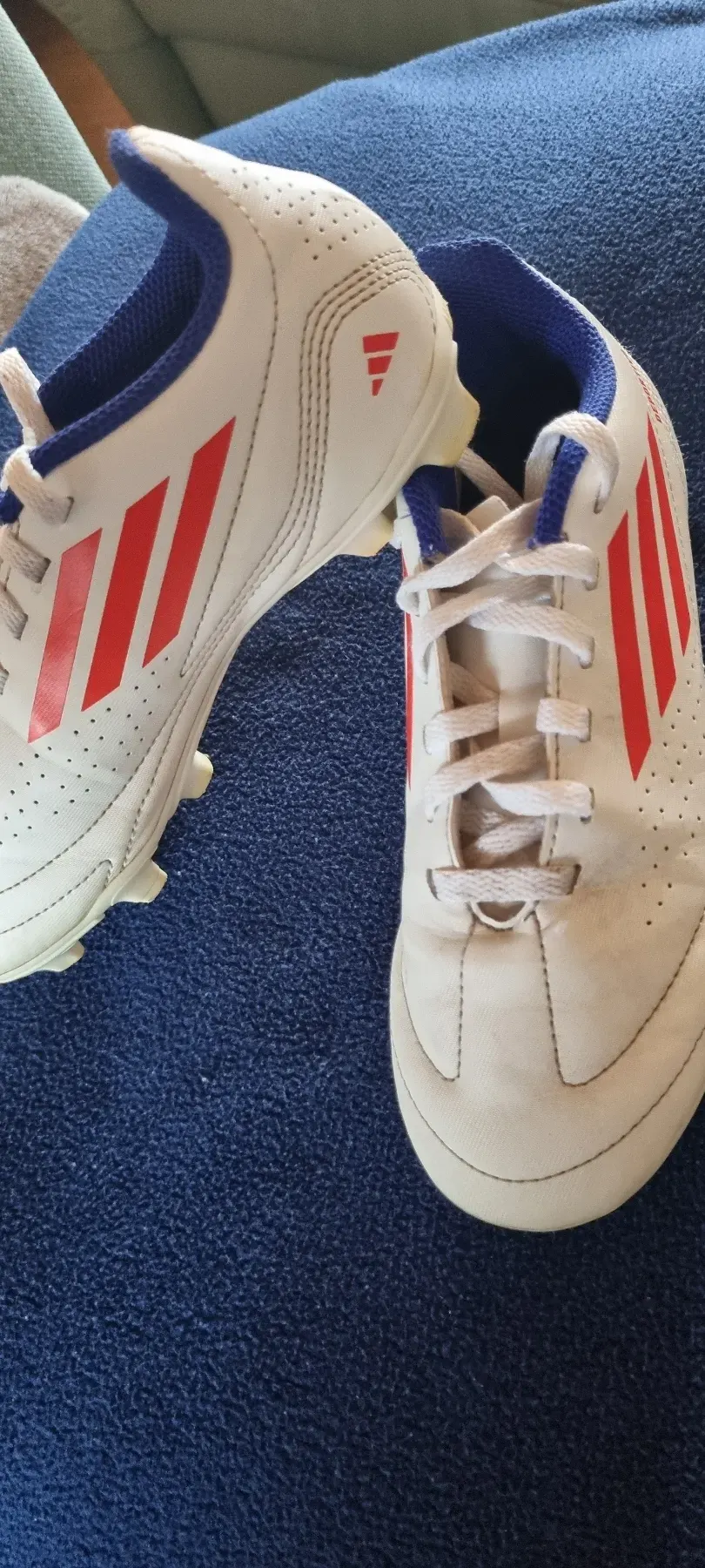 Adidas Kinder Fußballschuhe Gr. 33