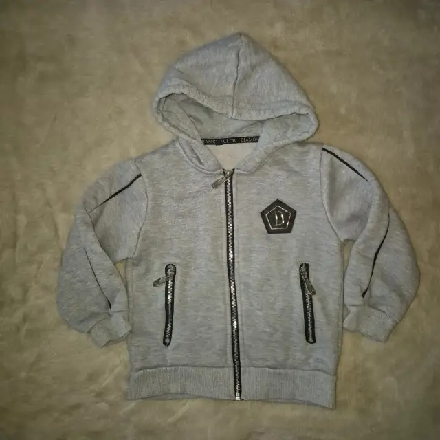 Graue Skull-Sweatjacke Gr. 104