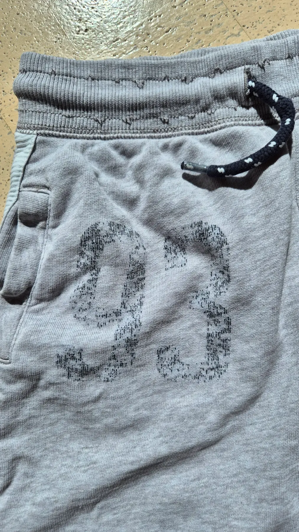 C&A Shorts grau Gr. 146 – bequeme Sweatshorts mit Print