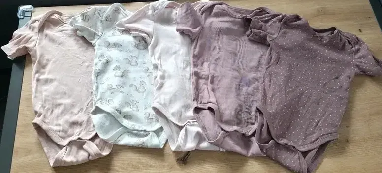 5er Set C&A Kurzarmbodies Mädchen rosa, lila, Punkte Größe 86