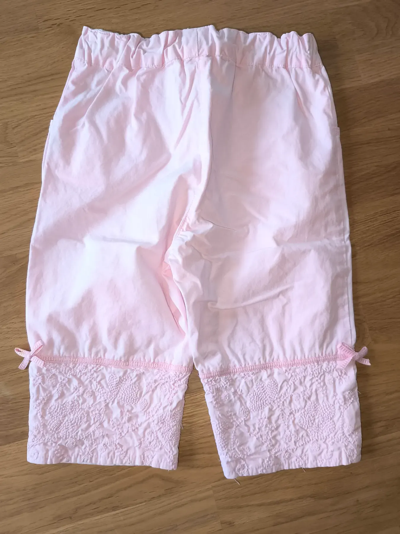 Sommerhose mit Stickerei von H&M, Gr. 74