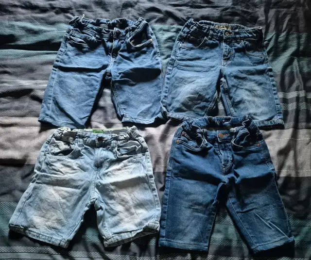 4 kurze Shorts Gr. 140