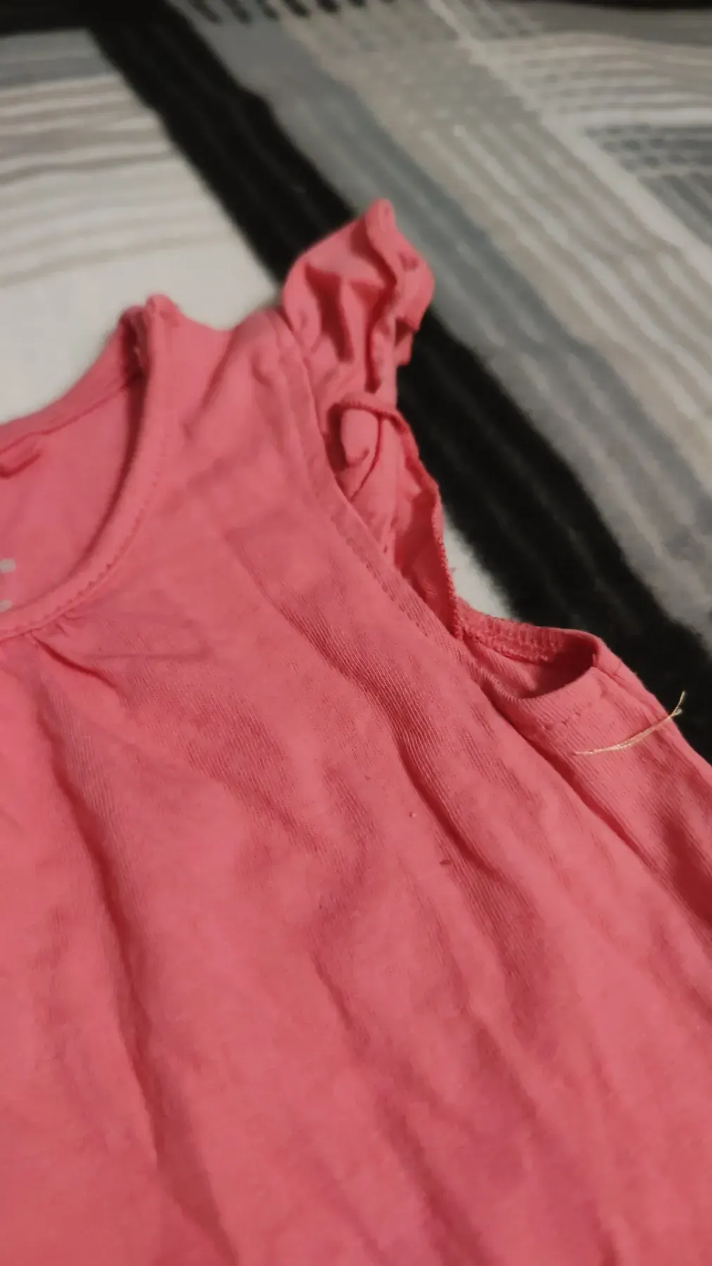 sommerliches T-Shirt zu verkaufen
