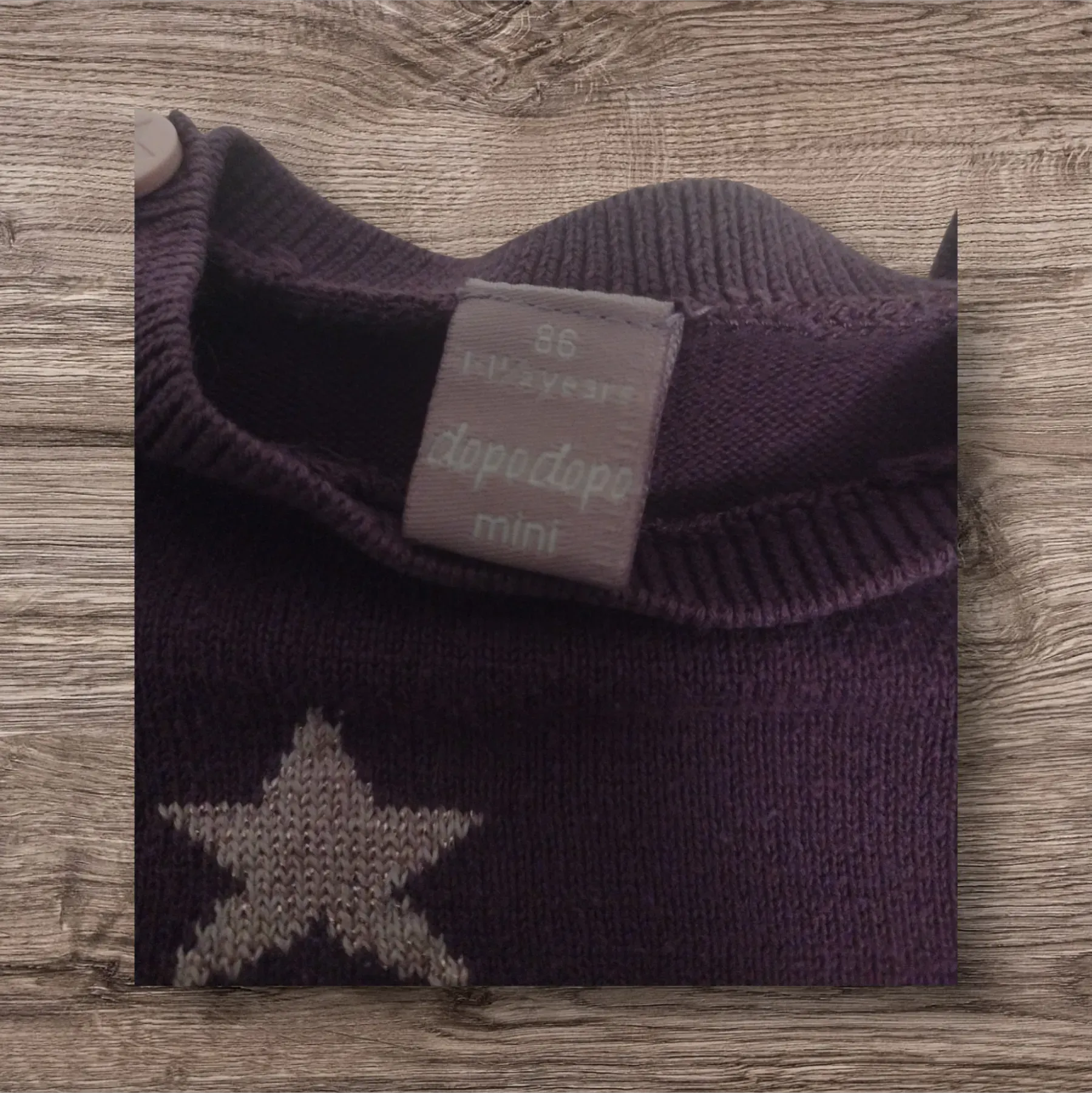 Pullover lila Sterne Knöpfe