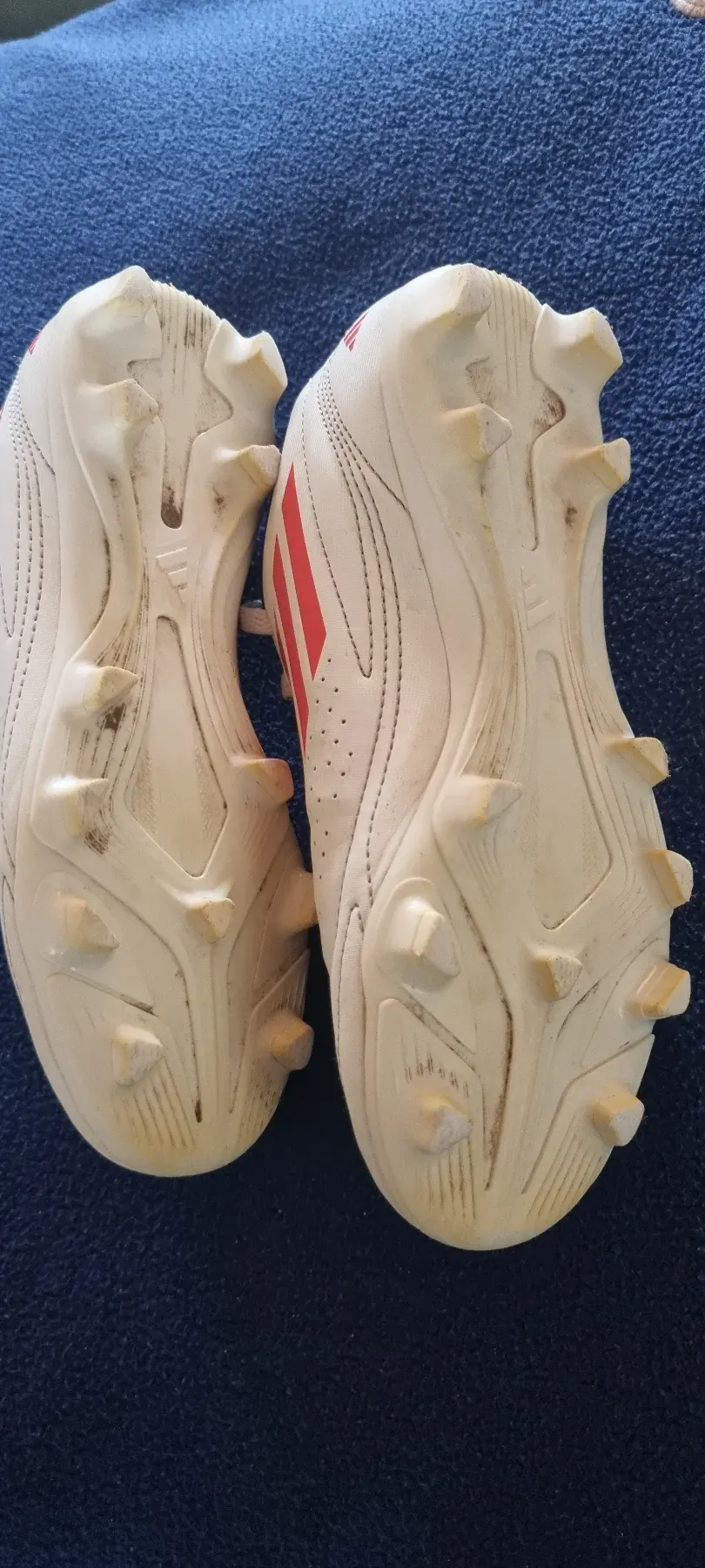 Adidas Kinder Fußballschuhe Gr. 33