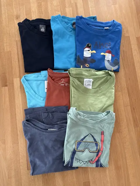 8 T-Shirts