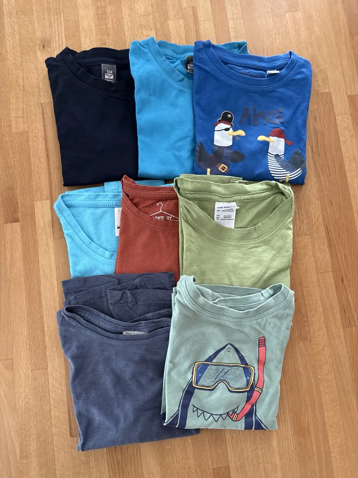 8 T-Shirts