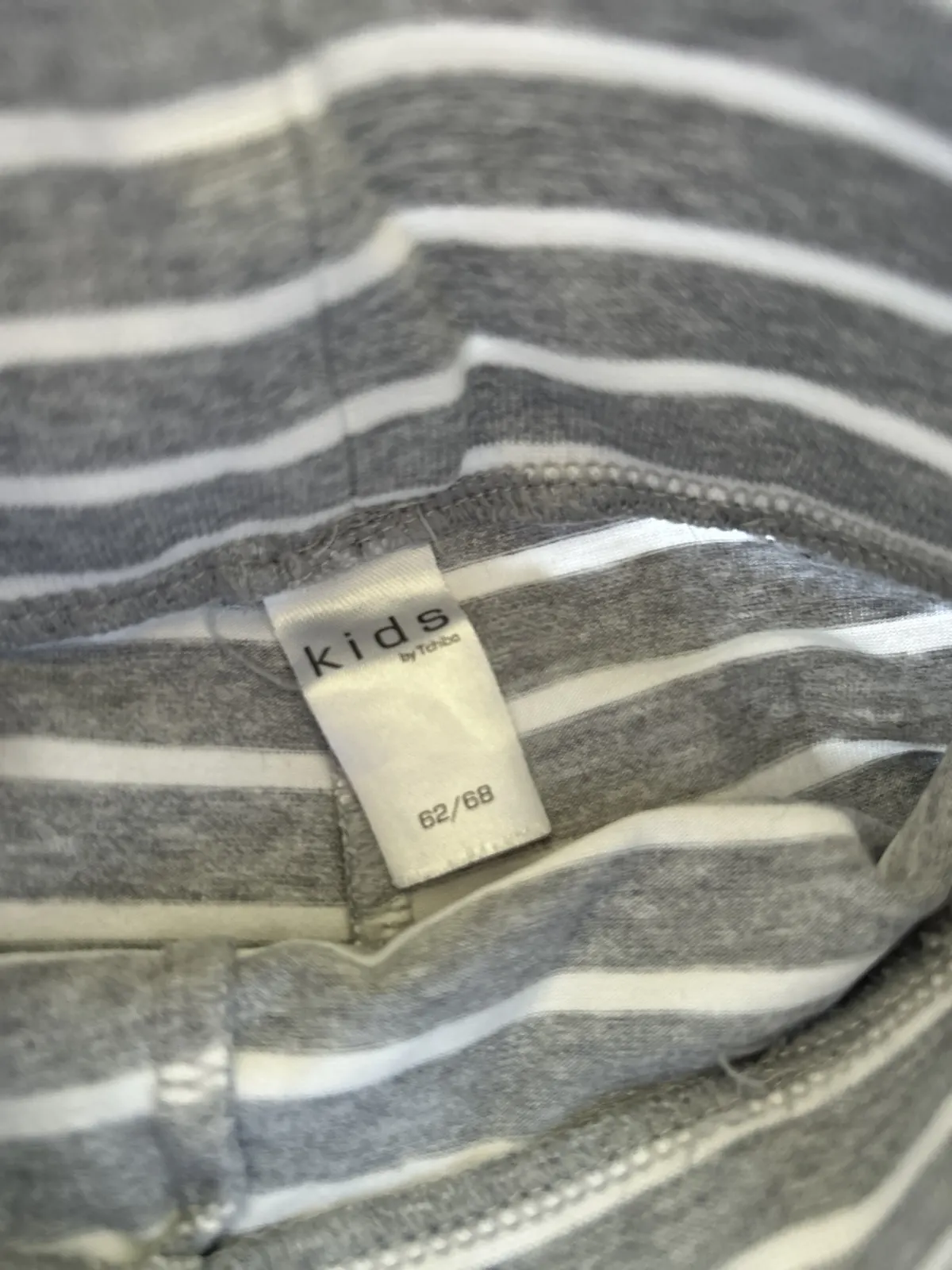 4 dünne Leggings Babyhosen 62/68