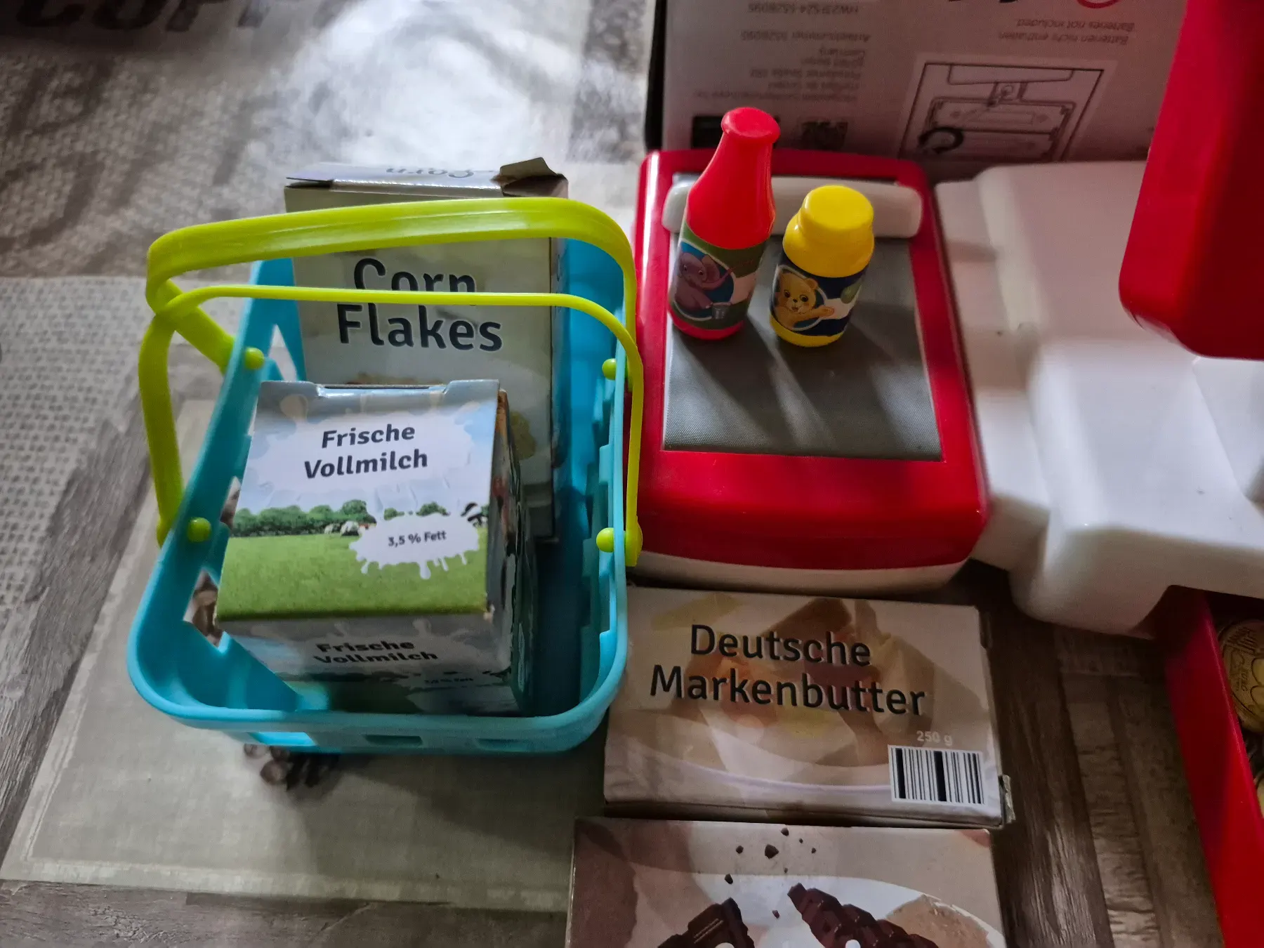 Kinderkasse mit Zubehör