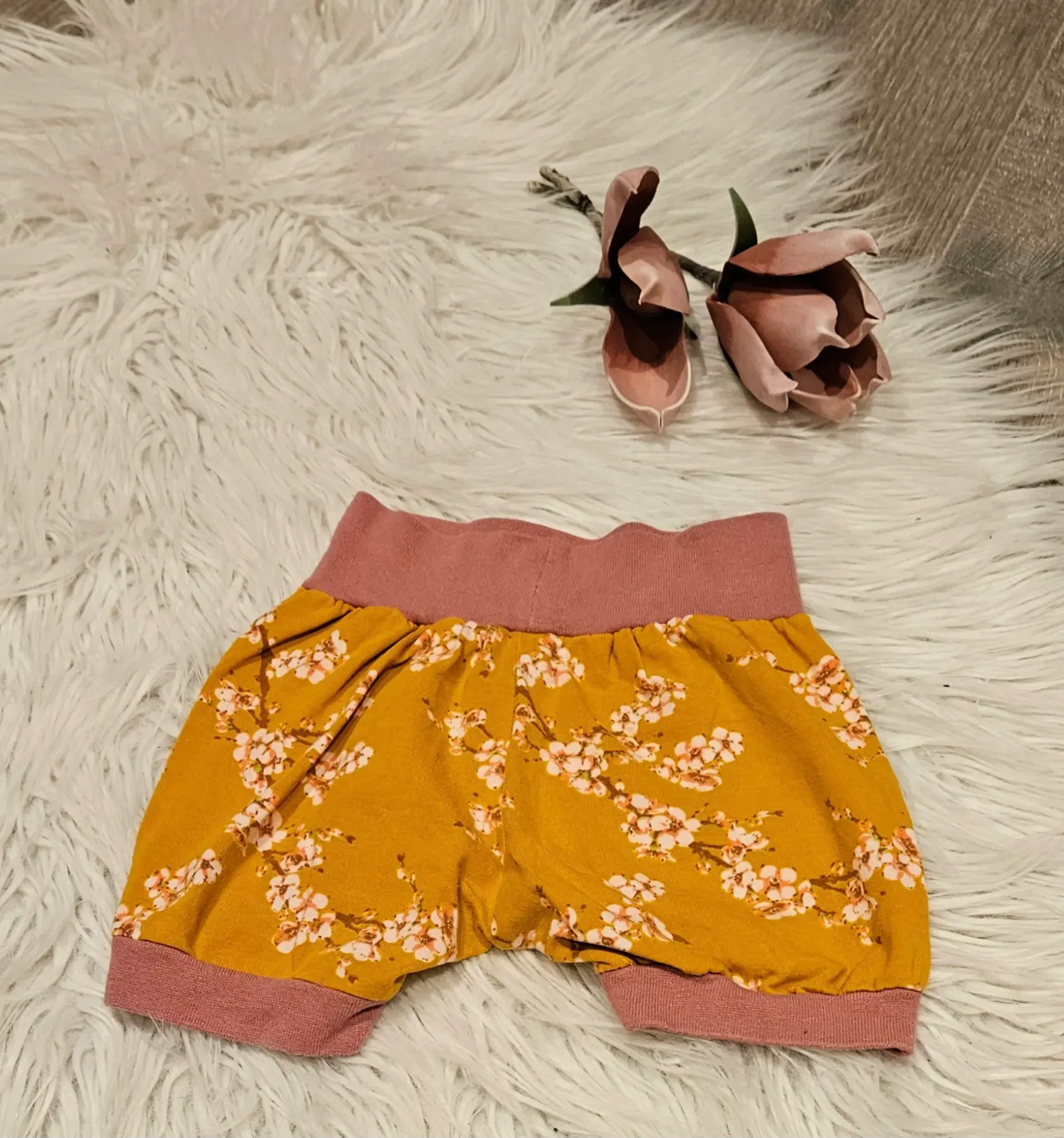 Handmade Shorts kurze Hose Gr. 74 floral