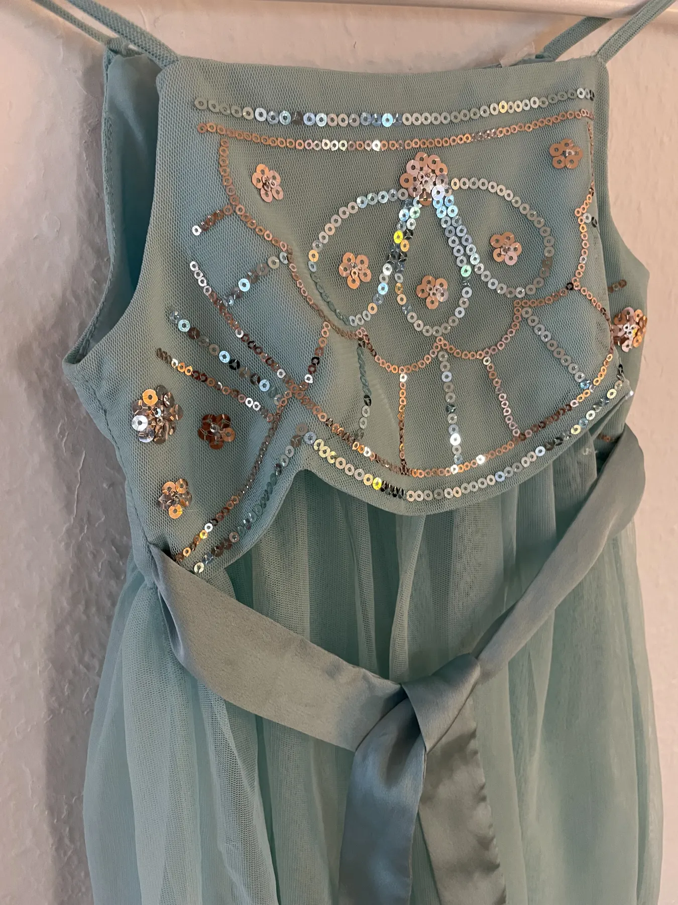 Türkisfarbenes Trägerkleid