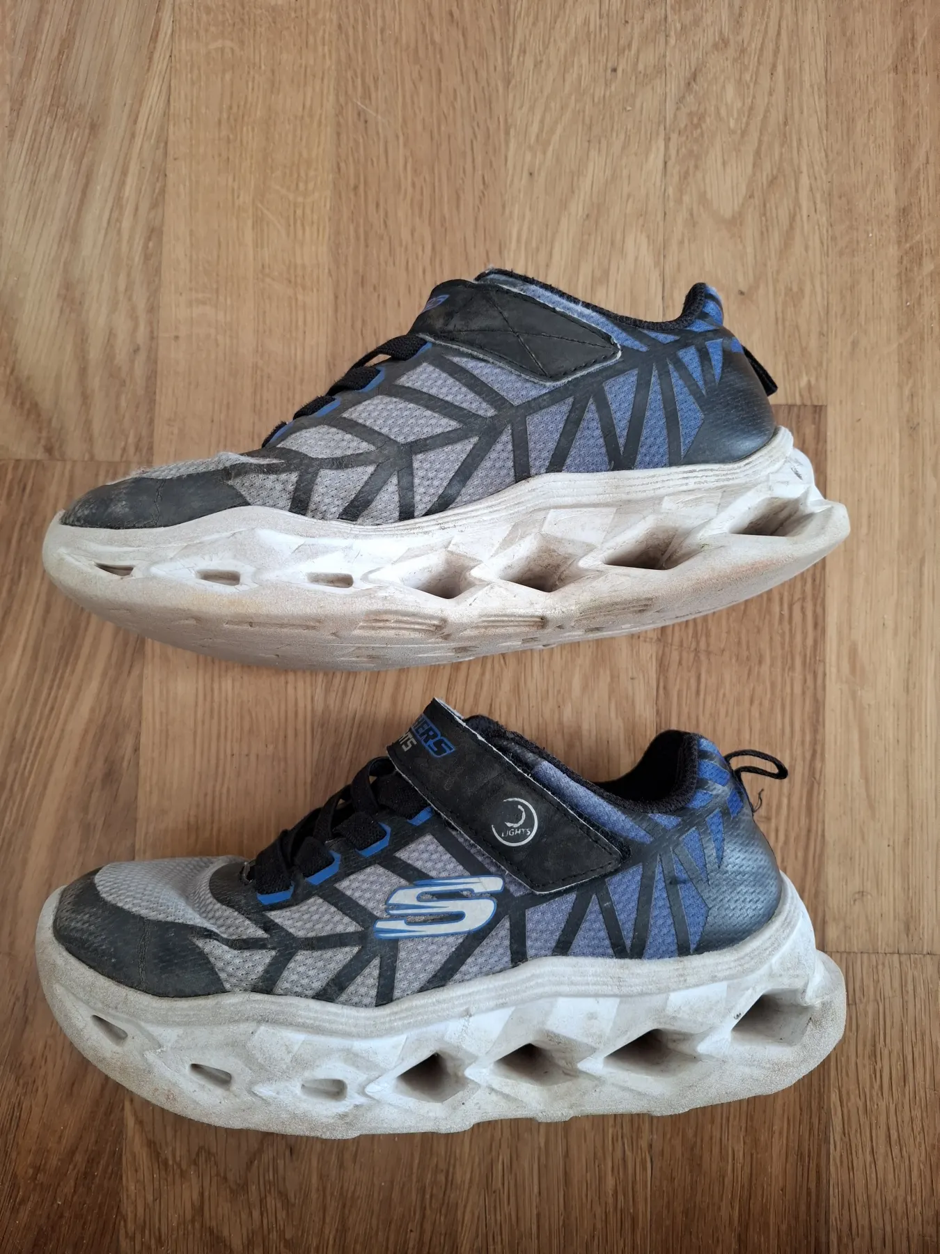 Sketchers, Gr. 31 Klettverschluss blau schwarz Blinkeschuhe Blinklichter