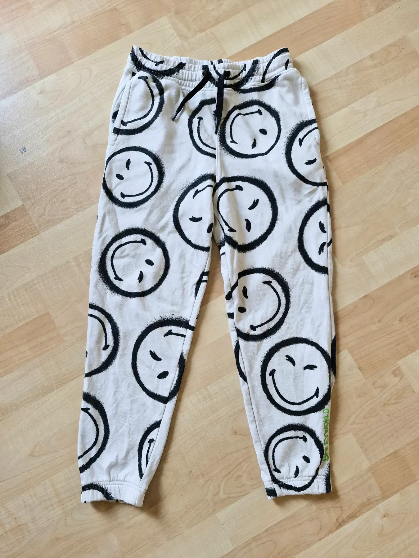 H&M Smiley World Jogger neuwertig 146