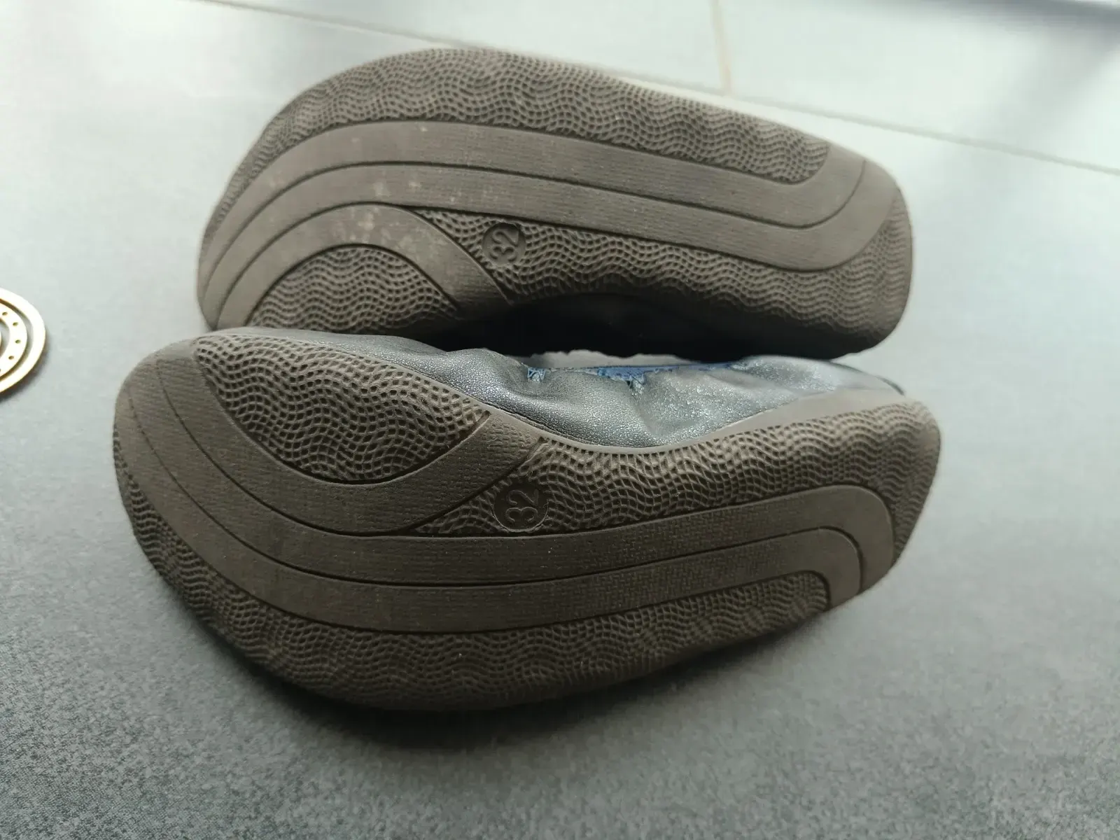 fast ungetragene Ballerinas