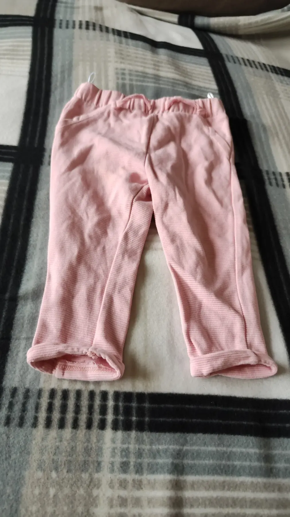 roser farbene Hose