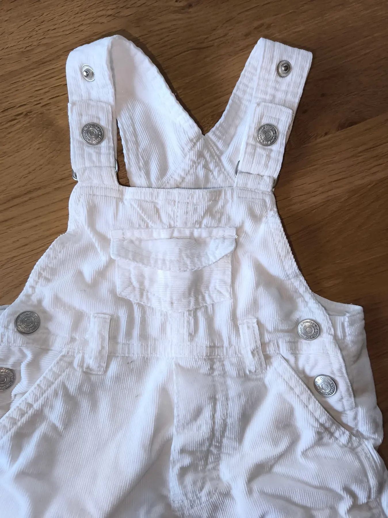 Latzhose von Feetje Gr.62, feine Cord Optik