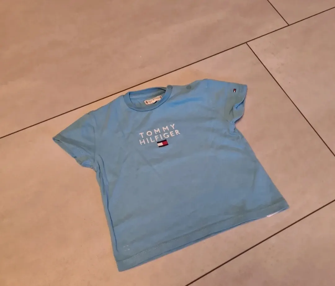 T-Shirt von Tommy Hilfiger Größe 92