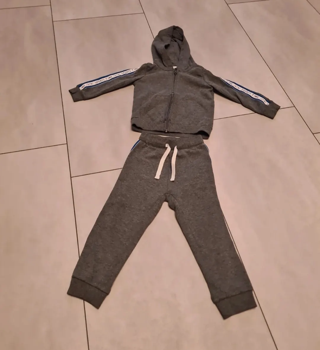 Jogginganzug Größe 98 von Pocopiano