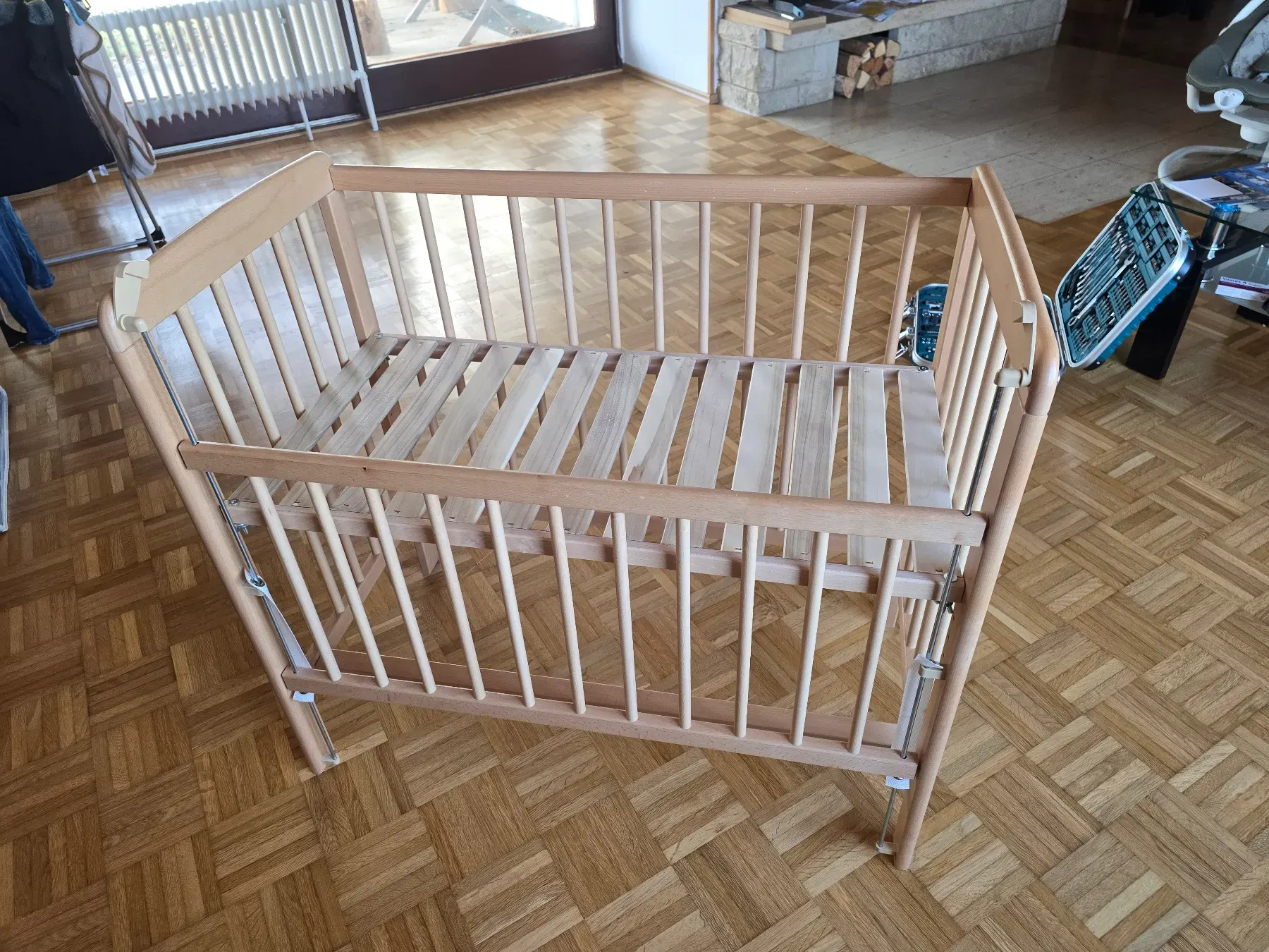 Beistellbett und klein kinderbett