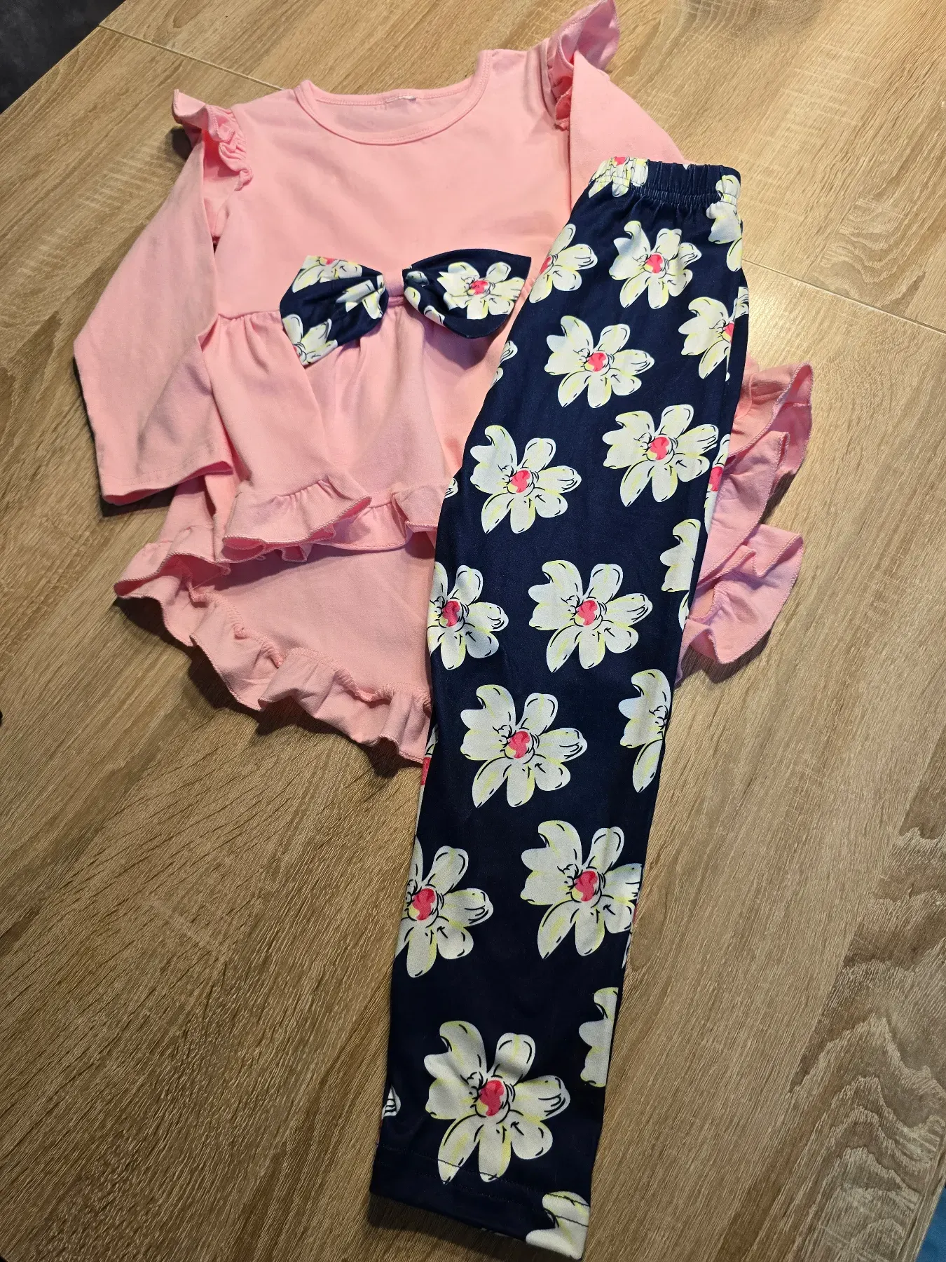 Neues schönes Mädchen Set Größe 104/110