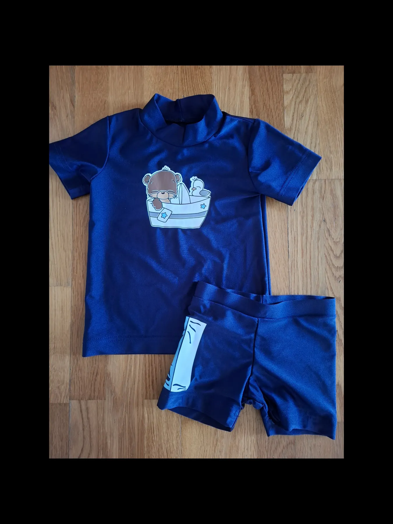Set: Badehose & UV-Shirt 110 handmade Unikat Otter blau