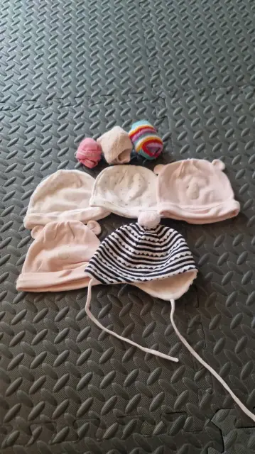 Neugeborenen Mützen und Socken