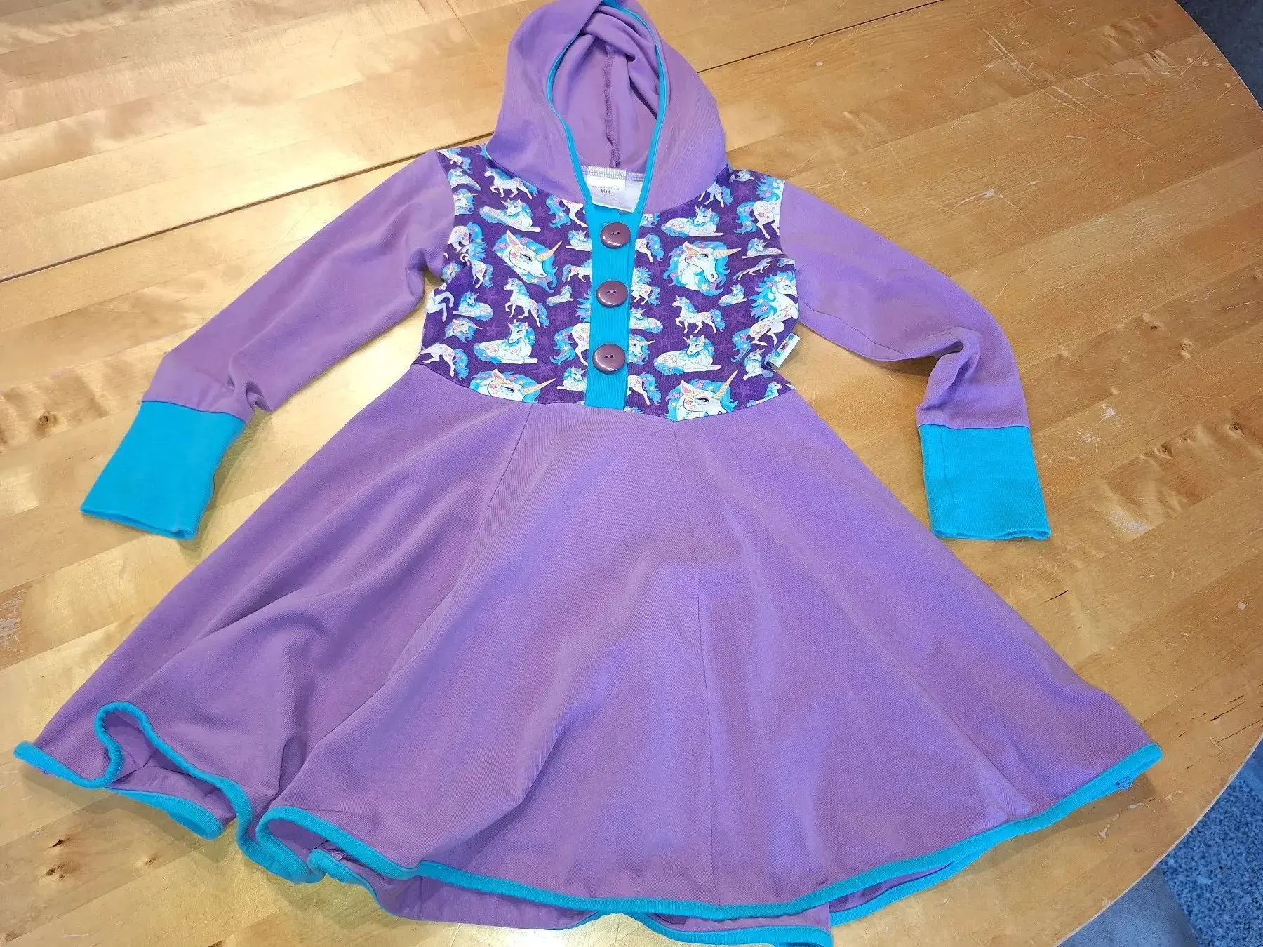 Babauba Kapuzendrehkleid Einhorn
