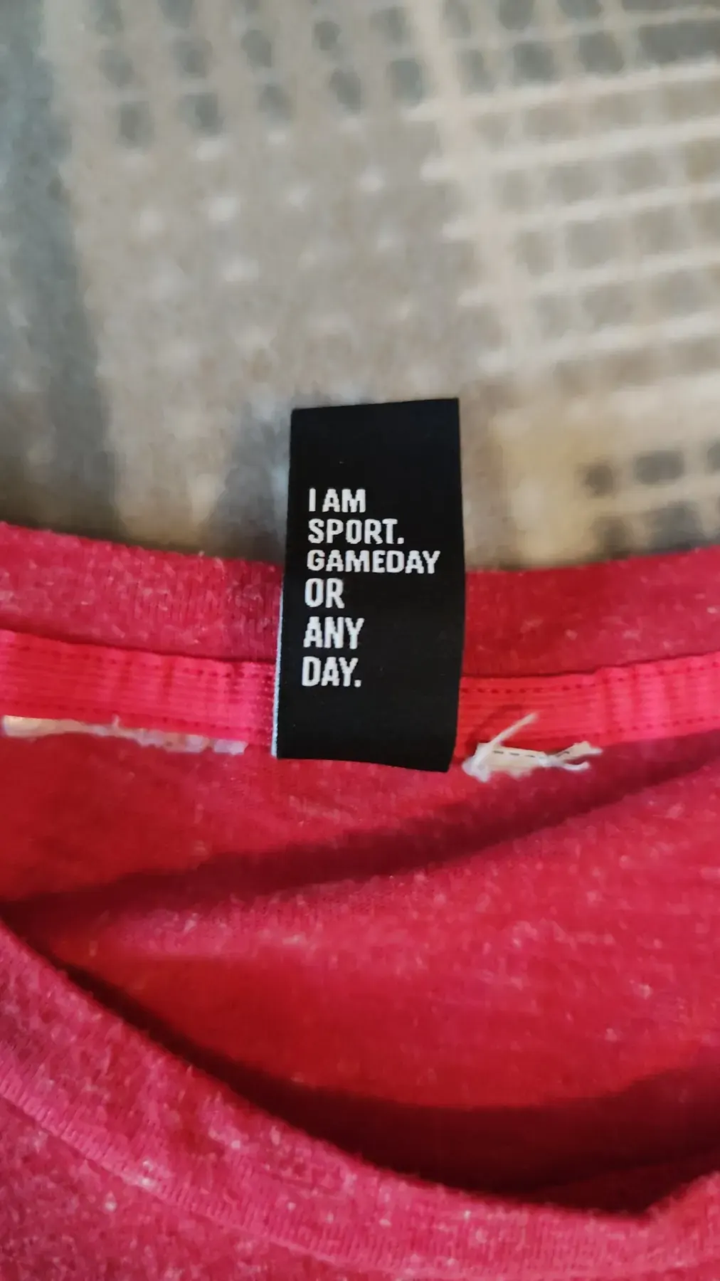 schönes T-Shirt in der Größe 128 zu verkaufen.