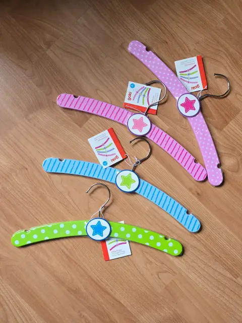 GOKI Holz Kinderkleiderbügel
