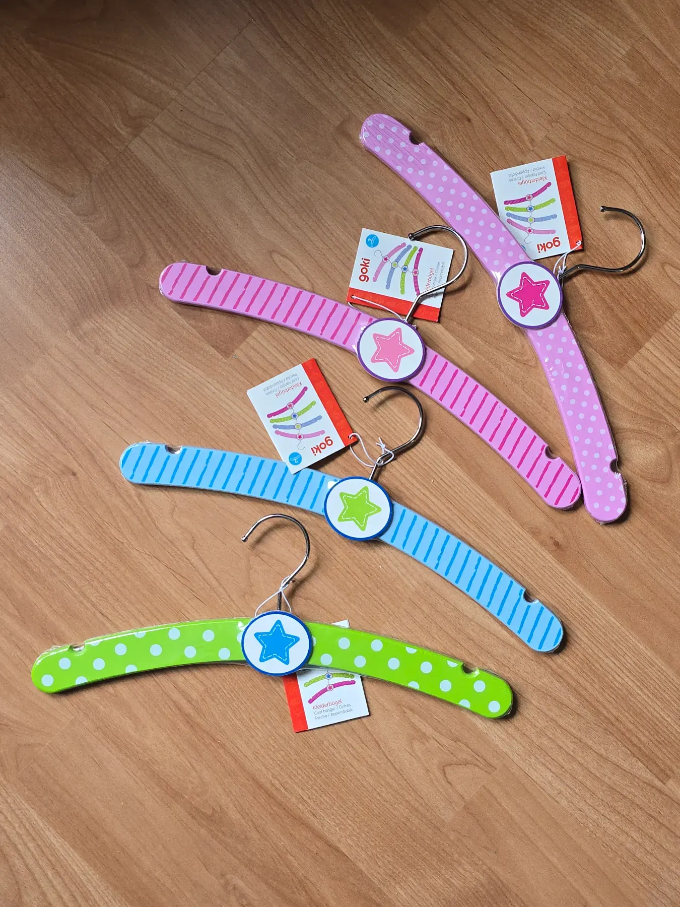 GOKI Holz Kinderkleiderbügel