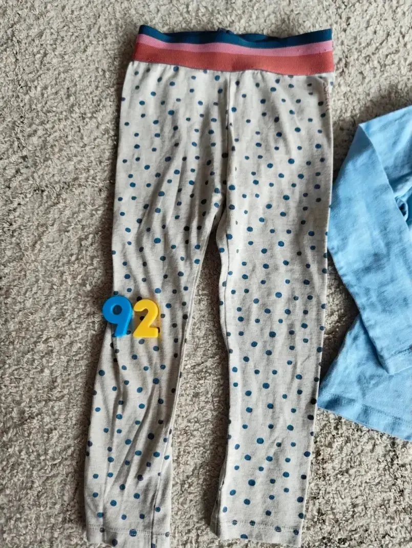 Esprit Set Pullover mit Leggings Dinosaurier Größe 92 18-24M gepunktet