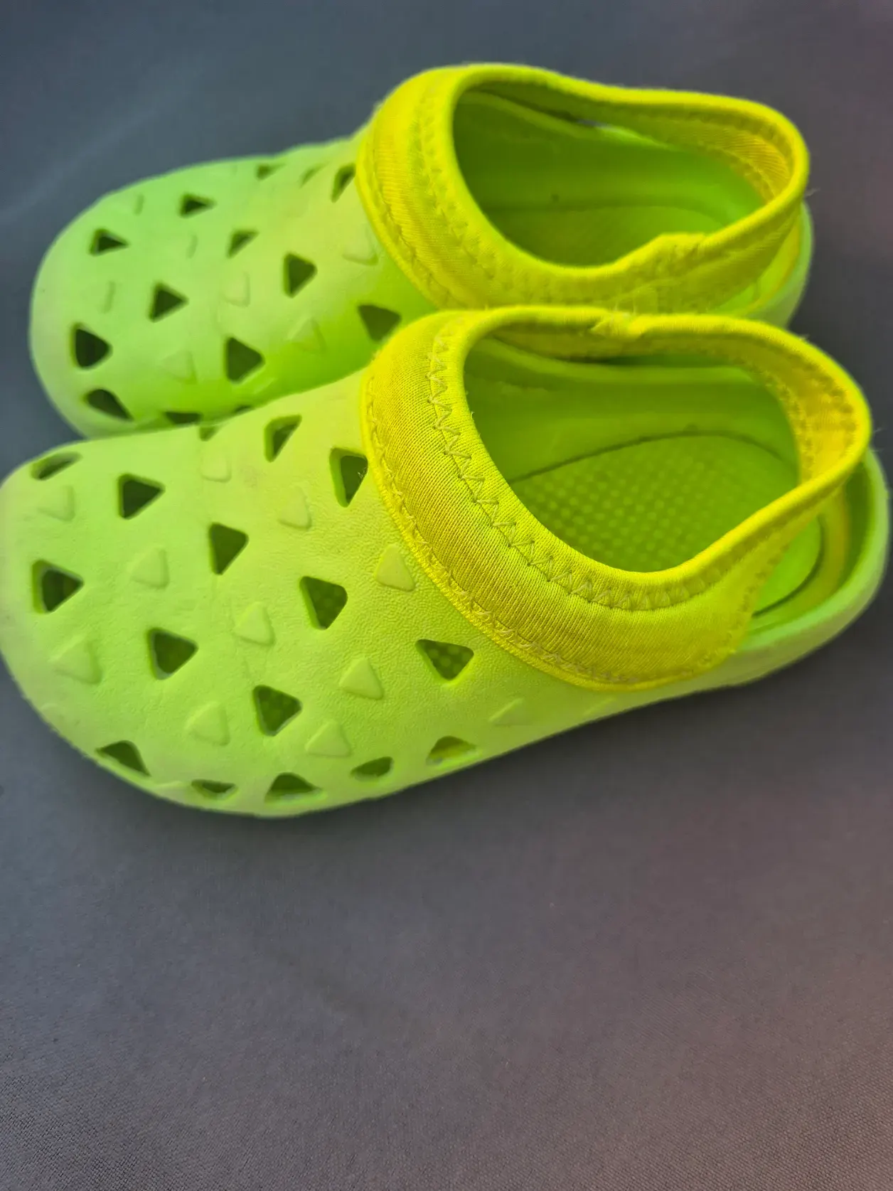 Gummischuhe Badeschuhe Hausschuhe, Jungen, Größe 24/25