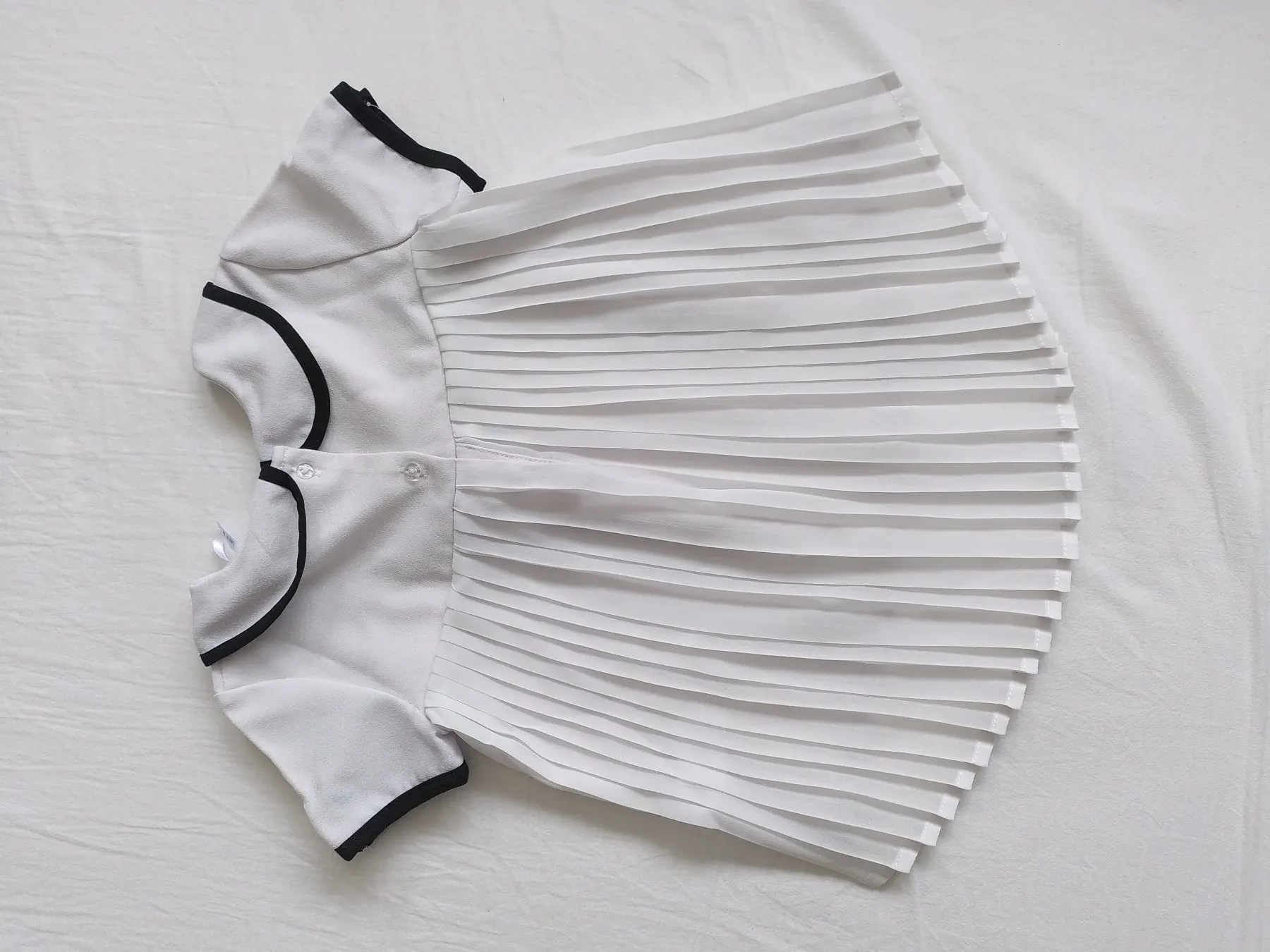 Bluse weiß mit Kragen und Plissee