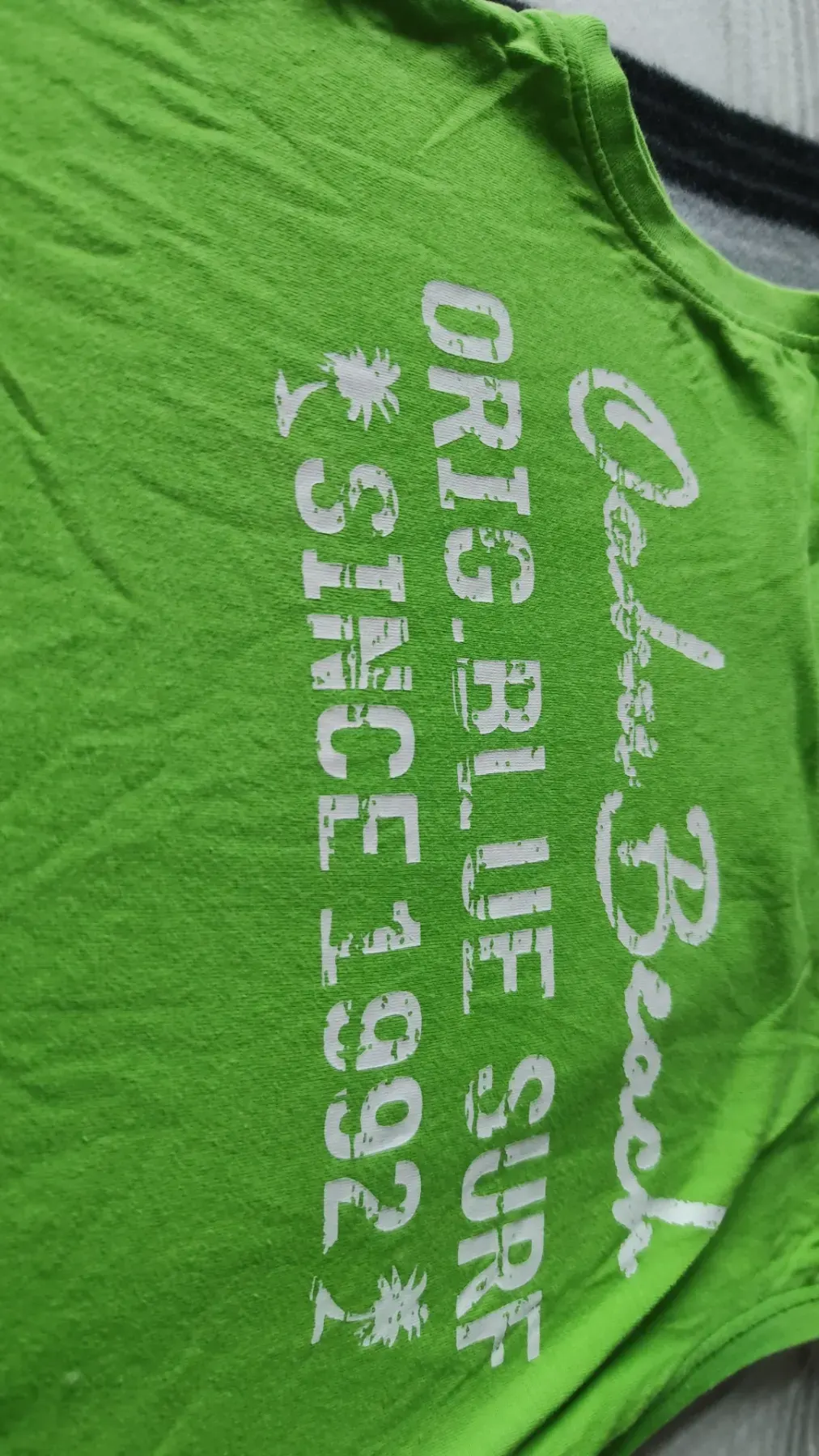giftgrünes Tanktop zu verkaufen