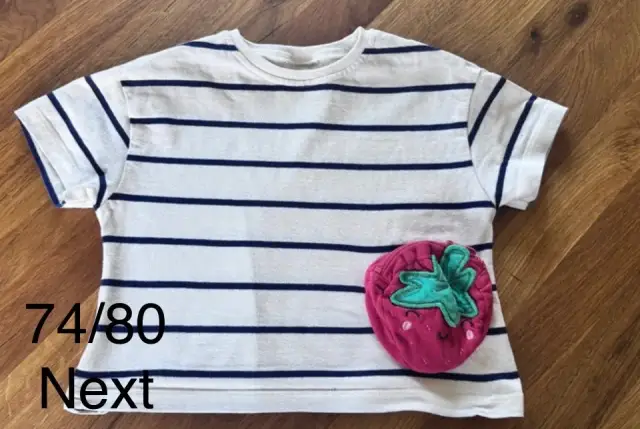 Next Next T-Shirt mit Erdbeere