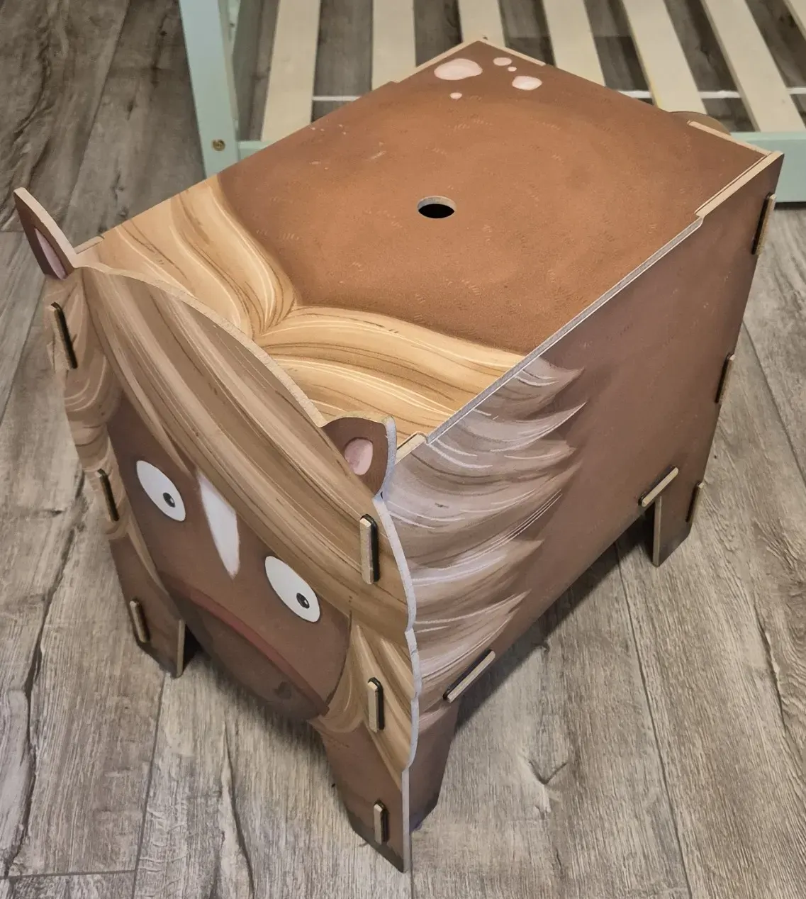 Kinderhocker, Hocker mit Stauraum – Truhenhocker Pferd 46cm; Werkhaus