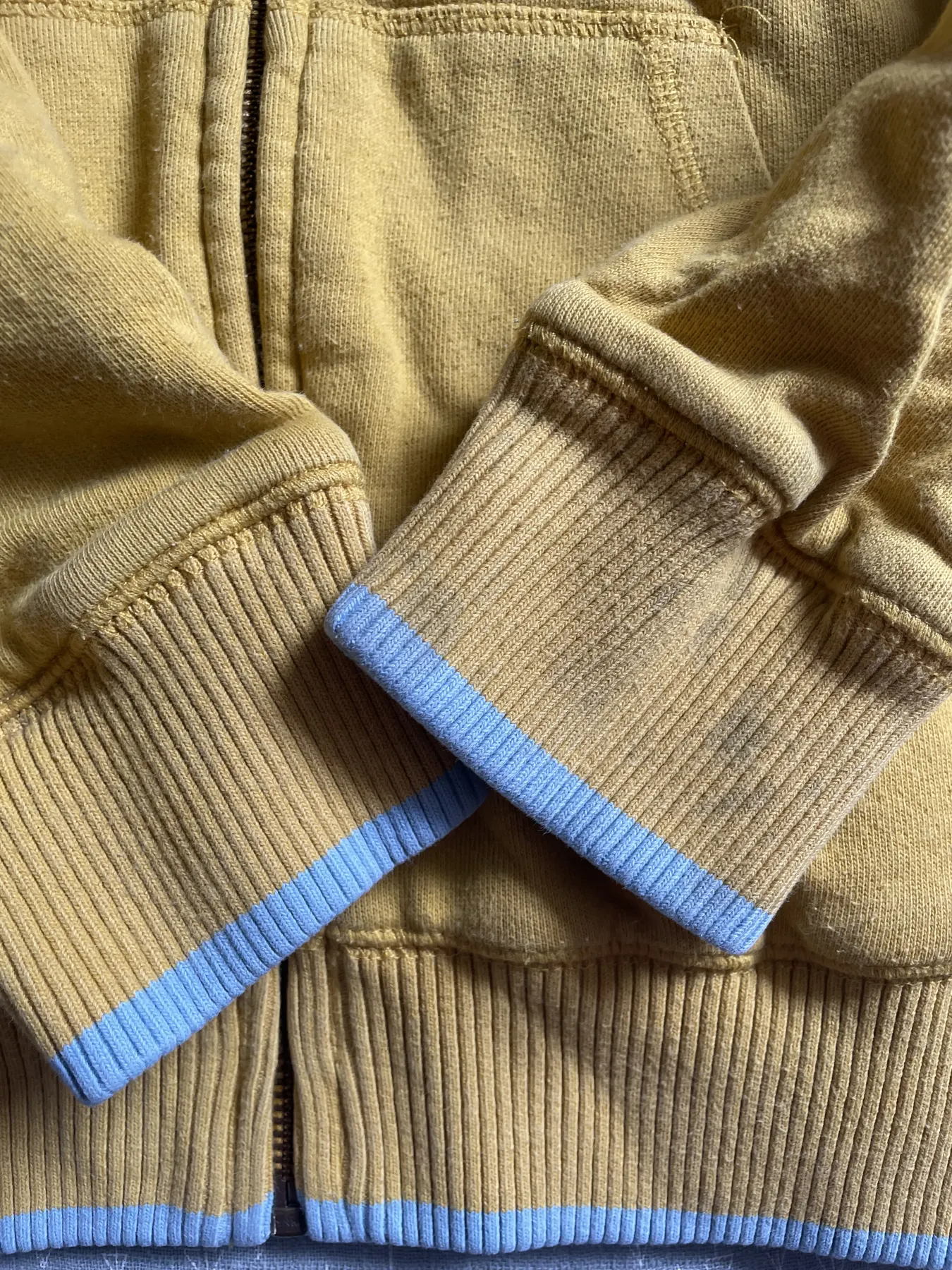 Mini Boden gelbe Löwe Sweatjacke warm