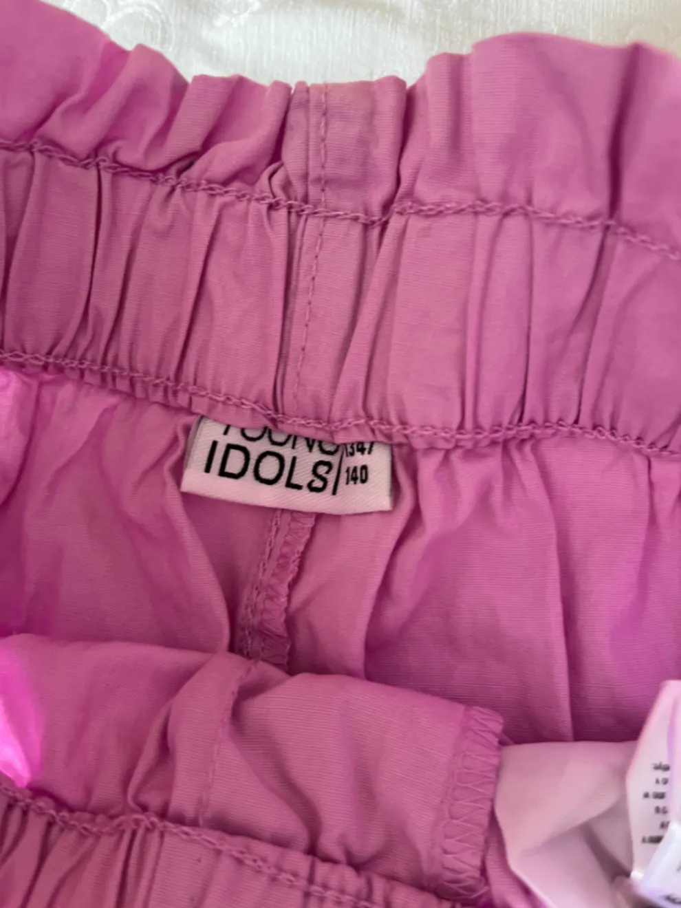 Leichte Sommerhose mit Schmetterlingen Gr. 134/140 von Young Idols, Woolworth NEU