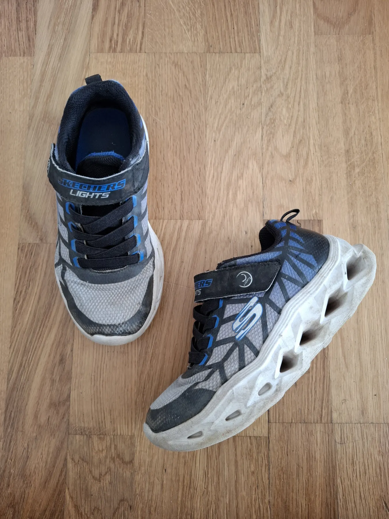 Sketchers, Gr. 31 Klettverschluss blau schwarz Blinkeschuhe Blinklichter