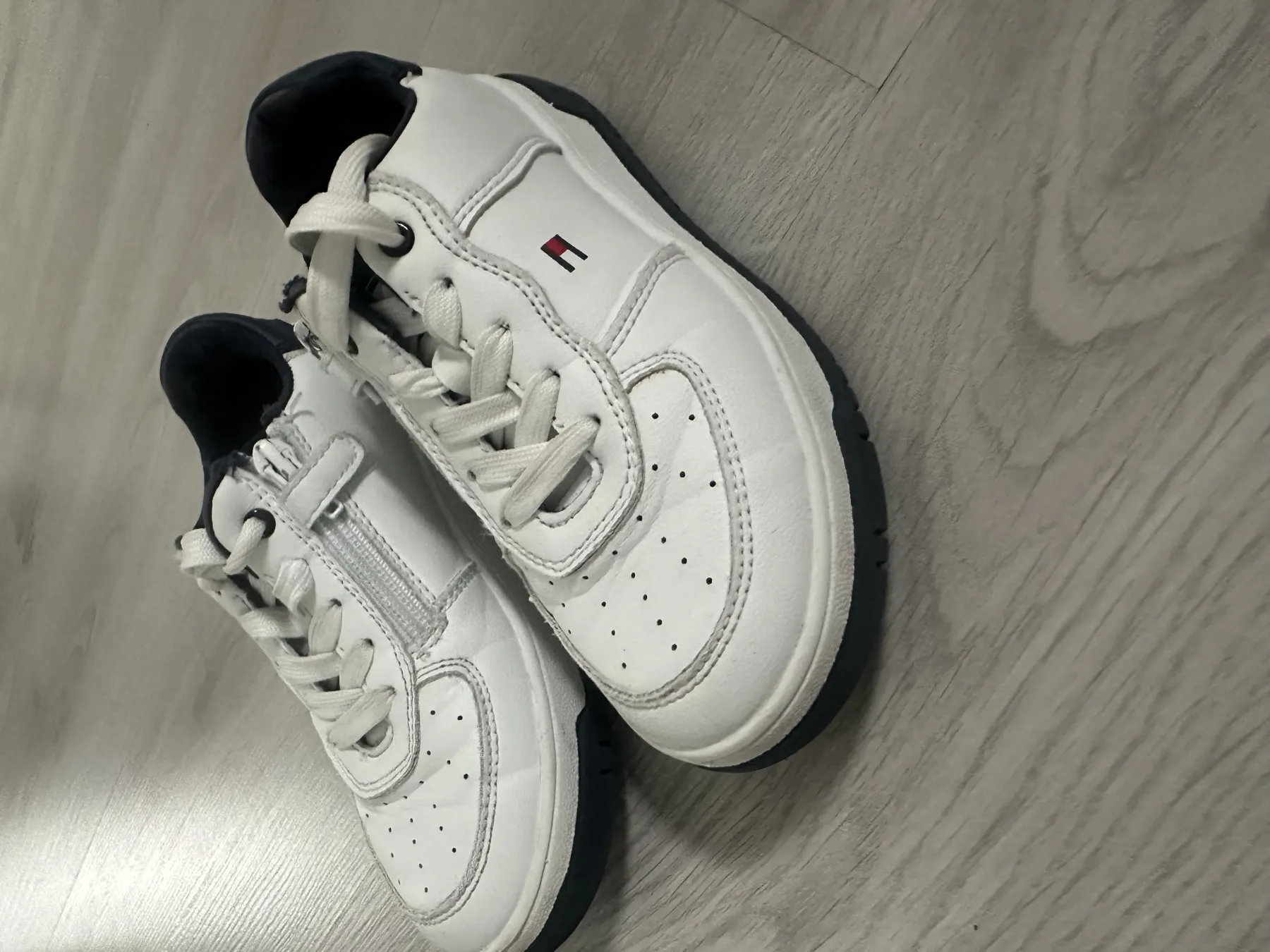 Tommy Hilfiger Schuhe Sneaker 31 weiß