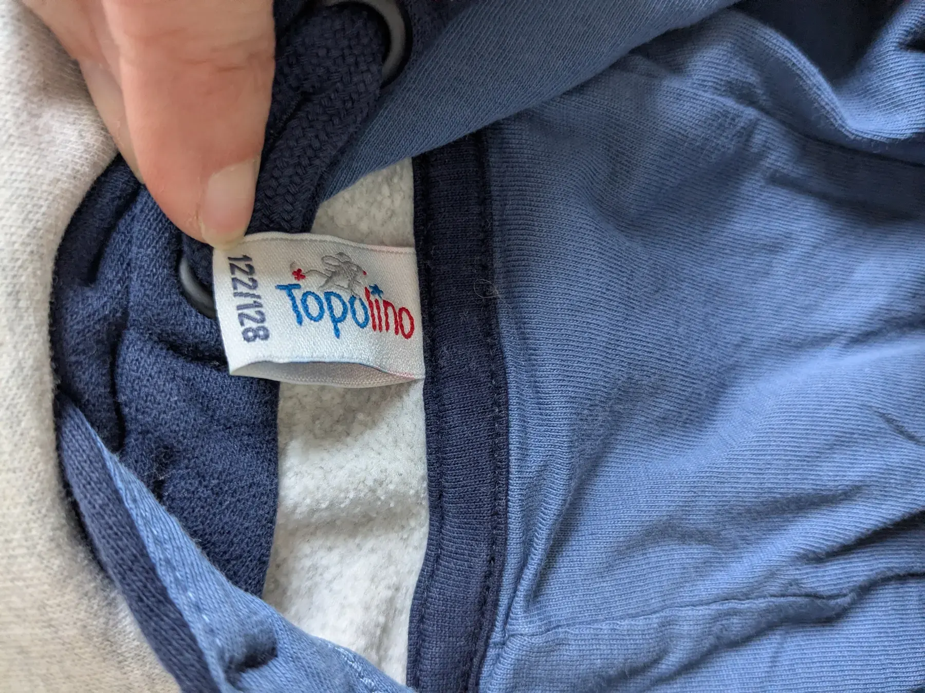 Schöner Kapuzenpullover von topolino