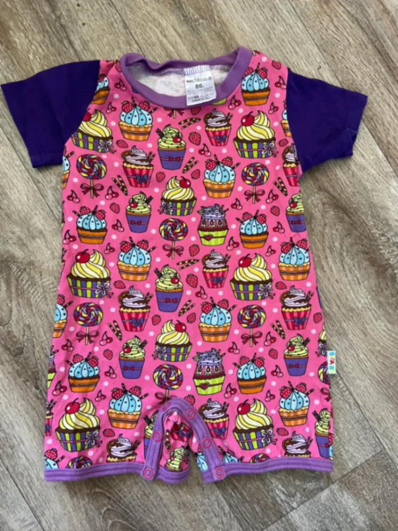 Jumpsuit/kurzer Schlafanzug Größe 86 von Babauba